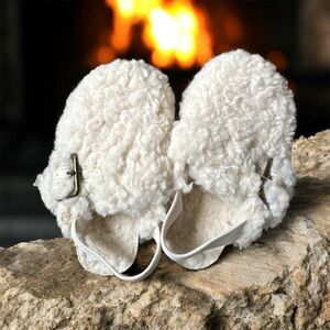 Cozy Cream Fuzzy Faux Shearling Slippers for Girls. Size 6